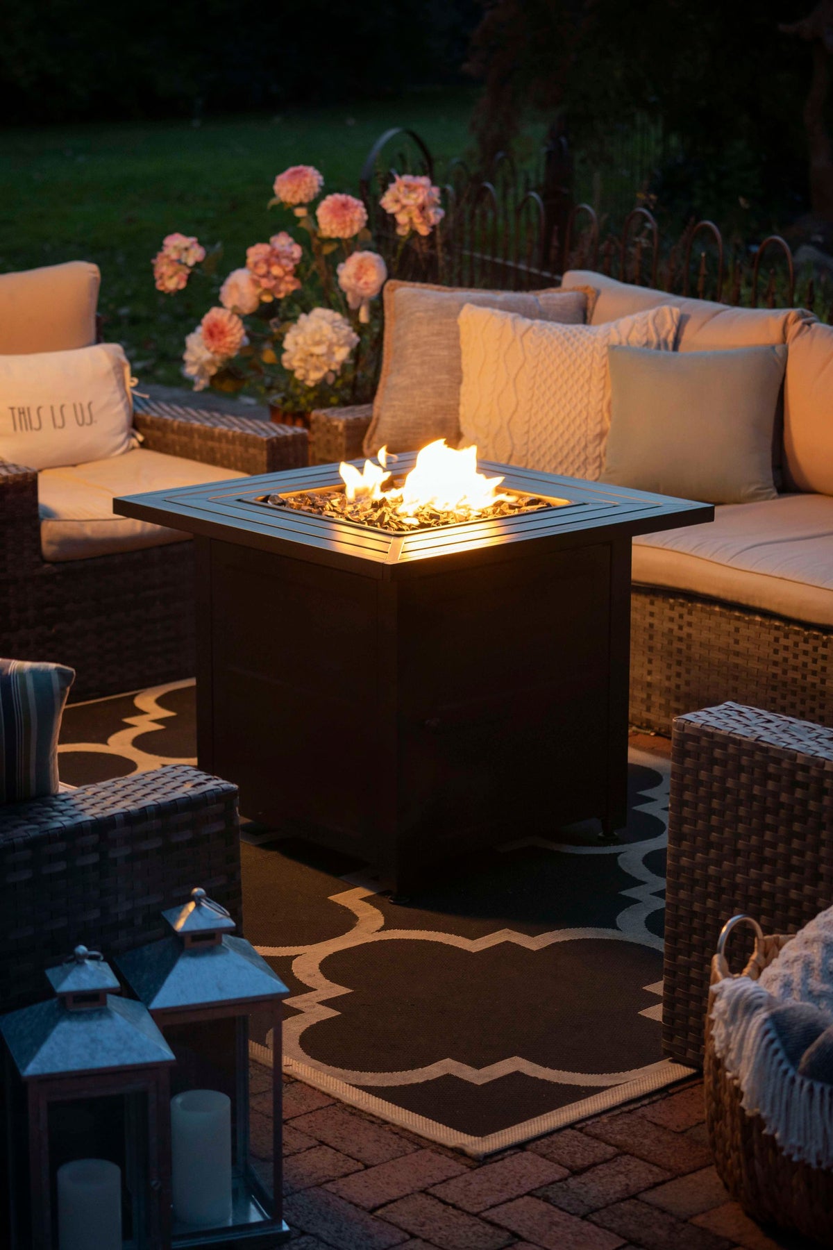 【中古】 Let’s Party TropicalFlame 30-Inch Square Propane Gas Fire Pit Table with Steel Mantel | Endless