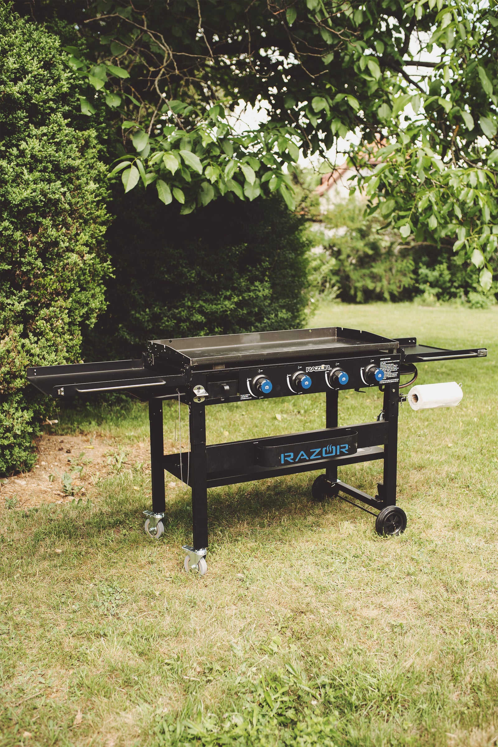 Razor 4 Burner Razor Griddle with Folding Shelves and Features